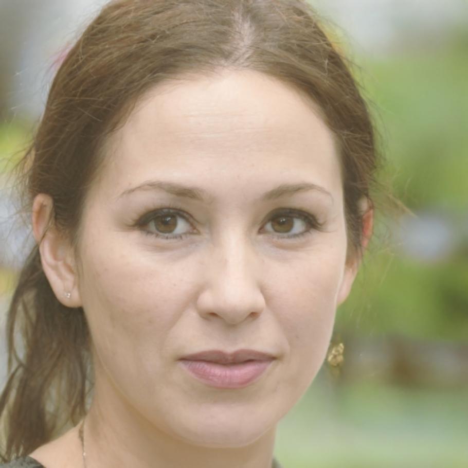 Petra Hoffmann, Leitende Finanzanalystin